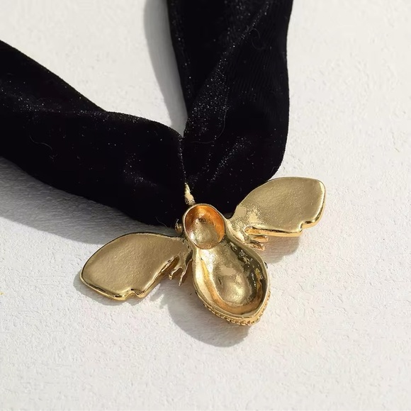 Black Velvet Ribbon Necklace with Jeweled Bee Pendant - Picture 6 of 17